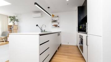 Fridge, microwave, oven, stovetop