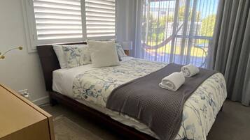 3 slaapkamers, een strijkplank/strijkijzer, wifi, beddengoed