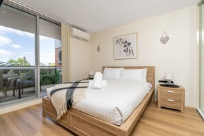 2 bedrooms, desk, iron/ironing board, WiFi