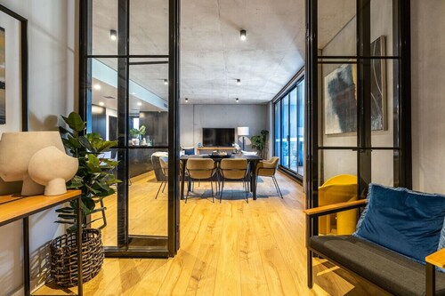 New to VRBO: Onyx Apt · Onsite EV Charger · 5mins to Foreshore