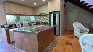 Fridge, microwave, oven, coffee/tea maker