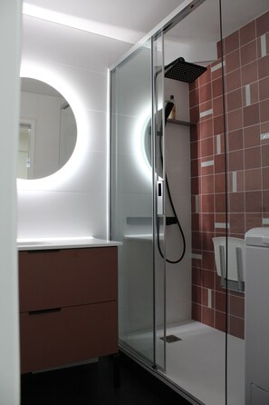 Shower, hair dryer, soap, toilet paper - Appartement Accueillant Tout Proche mer (Clohars-Carnoët)