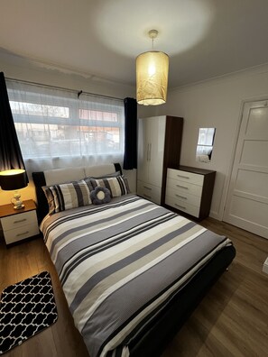 3 soverom, strykejern/-brett, wi-fi (inkludert) og sengetøy