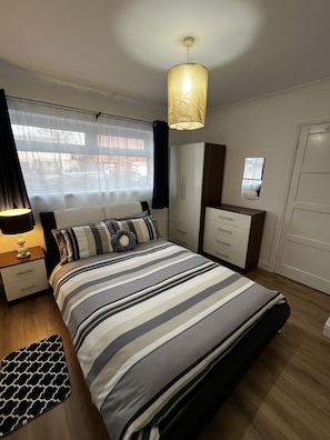 3 bedrooms, iron/ironing board, free WiFi, bed sheets