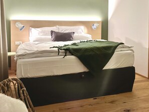 Hypo-allergenic bedding, in-room safe, individually decorated - Hotel Wilma (Frickenhausen a. Main)