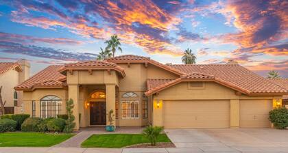 Tranquil Retreat at Ocotillo, 4BD, 2.5BA, Huge Pool With Heater, and Pool Table.