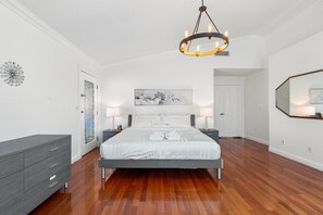 4 bedrooms, iron/ironing board, free WiFi, bed sheets