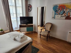3 bedrooms, iron/ironing board, WiFi, bed sheets - Spacious Apartment in the Heart of Paris – Temple Le Marais (Paris)