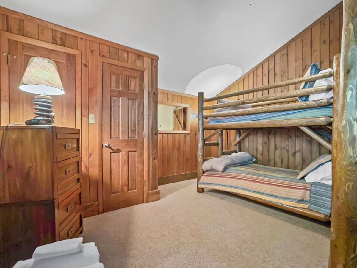 3 bedrooms, desk, free WiFi, bed sheets