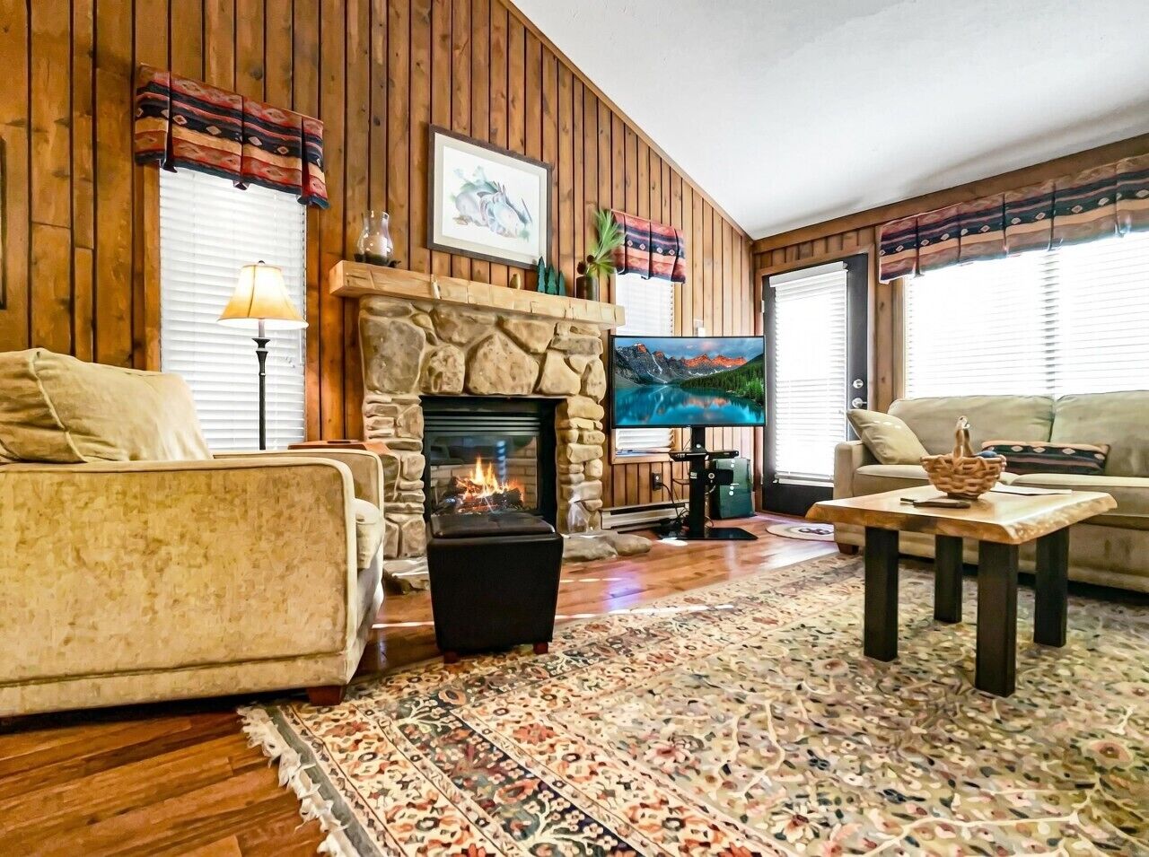 Smart TV, fireplace, DVD player