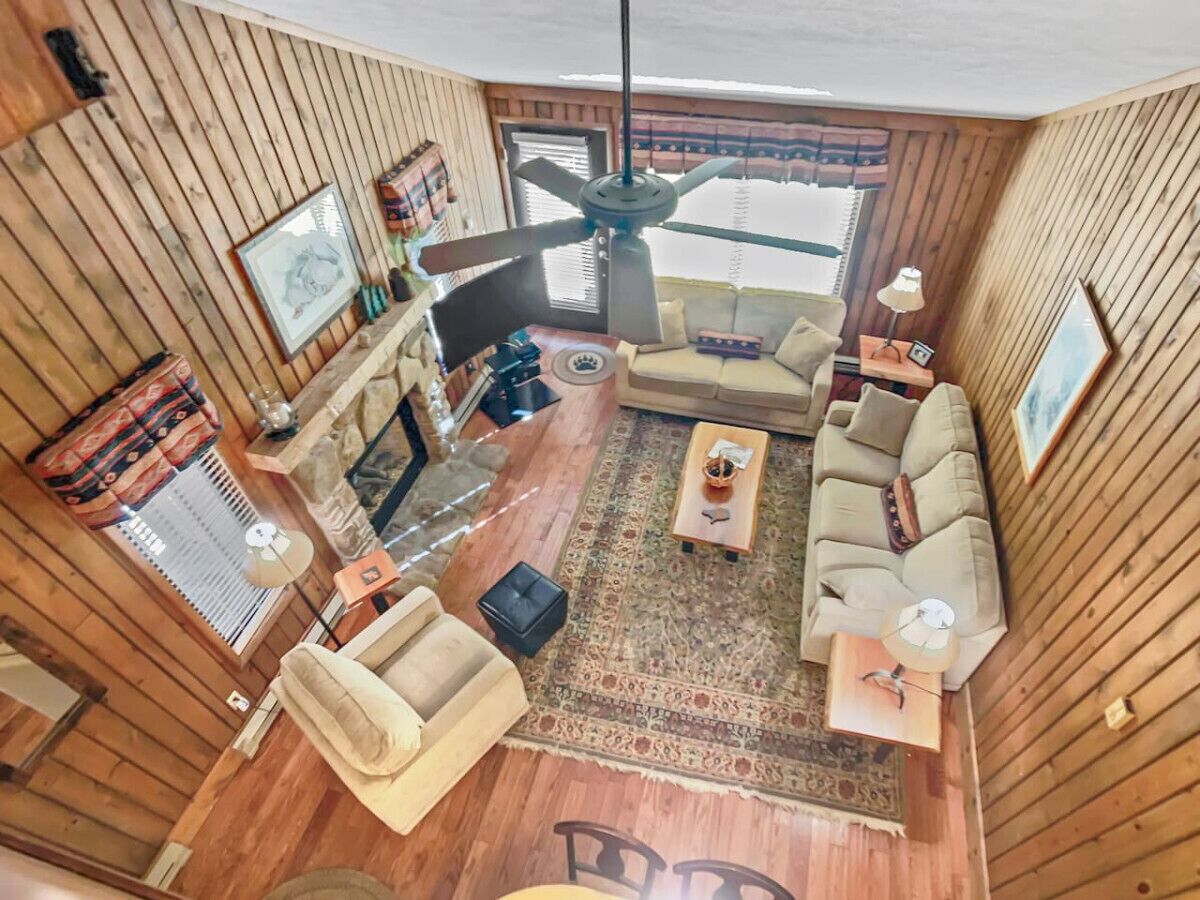Smart TV, fireplace, DVD player