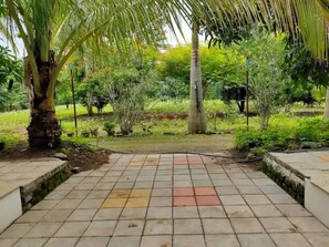 Property grounds - Unique 3- Bedroom Farm Stay Near Ellora,aurangabad