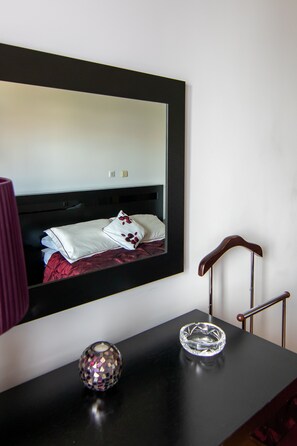 2 bedrooms, iron/ironing board, travel cot, WiFi