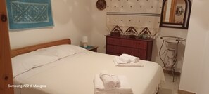 2 slaapkamers, een strijkplank/strijkijzer, gratis wifi, beddengoed