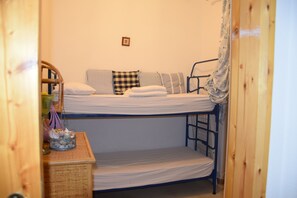 2 bedrooms, iron/ironing board, free WiFi, bed sheets - Cozy house facing the sea (Cala Gonone)