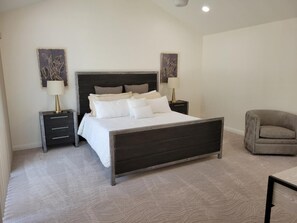 3 slaapkamers, een strijkplank/strijkijzer, wifi, beddengoed