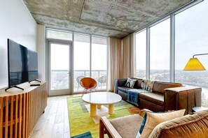 Smart TV - Austin Downtown Condo - 1BR Lakeview 23rd-floor (Austin)