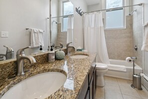 Hårføner og håndklær