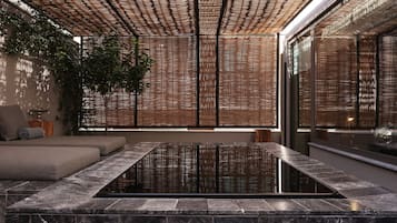 Acropolis View Supreme Suite Outdoor Jetted Tub | ํ
๋ผ์ค/ํํฐ์ค