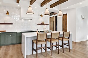 Fridge, microwave, oven, stovetop - Moonlight Ridge at Suncadia (Cle Elum)