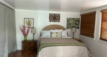 Deep Discount due to cancellation Charming Beach Cottage