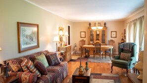 Smart TV, fireplace, DVD player, books