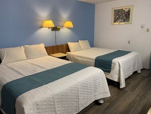 Economy Studio, 2 Queen Beds | Premium bedding, laptop workspace, free WiFi, bed sheets - Swiss Sunset Inn (Penticton)