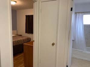 1 bedroom, premium bedding, free WiFi, bed sheets
