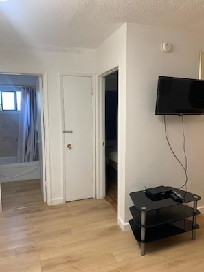 Economy Suite, 2 Queen Beds | Living area | Flat-screen TV - Swiss Sunset Inn (Penticton)