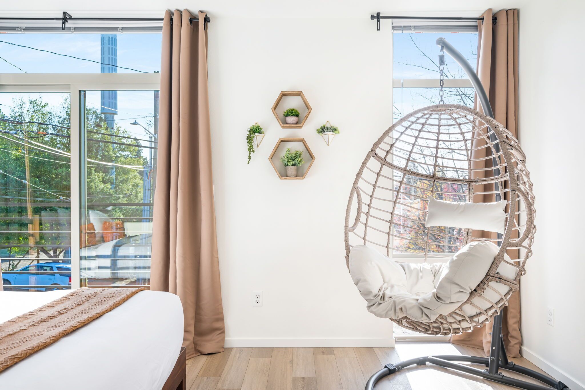 Designer 4B3B w Theater & Rooftop close to CapHill