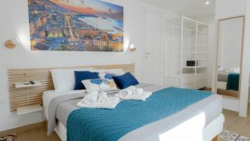 1 camera, una cassaforte in camera, una scrivania, culla da viaggio