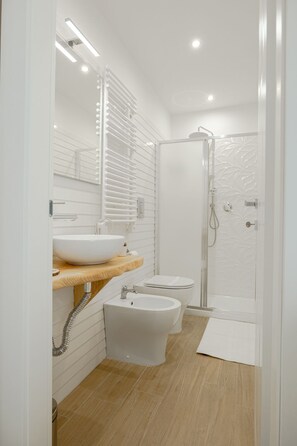 Hair dryer, towels, soap, shampoo - Bosco Mattavona b&b an oasis of peace suspended between sky and sea. (Campania)