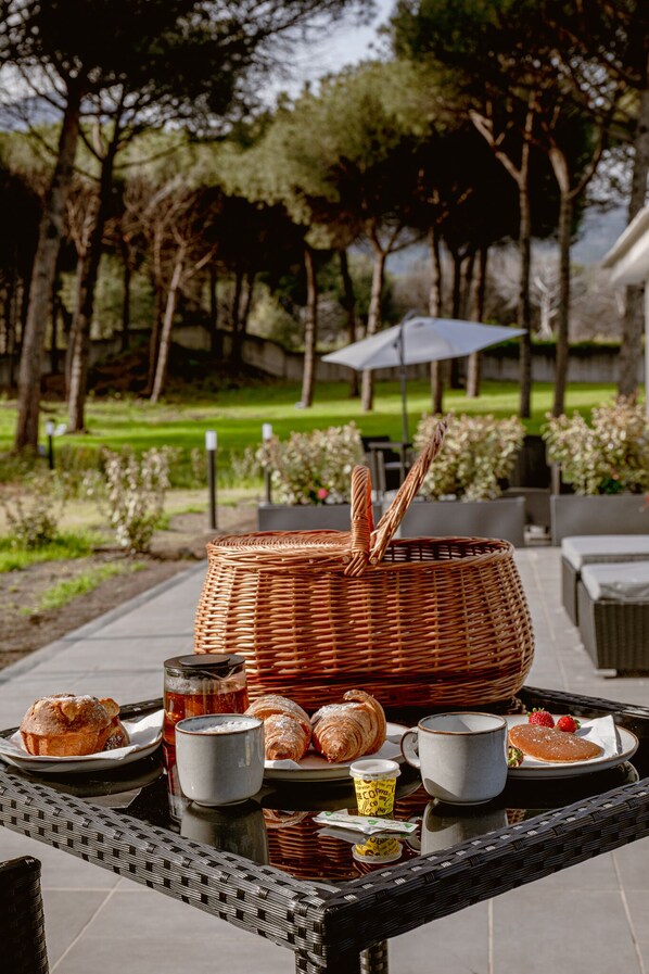 Property grounds - Bosco Mattavona b&b an oasis of peace suspended between sky and sea. (Campania)