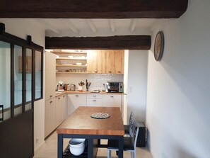 Dining - "LE COSY LUBERON" - VIENS (Viens)