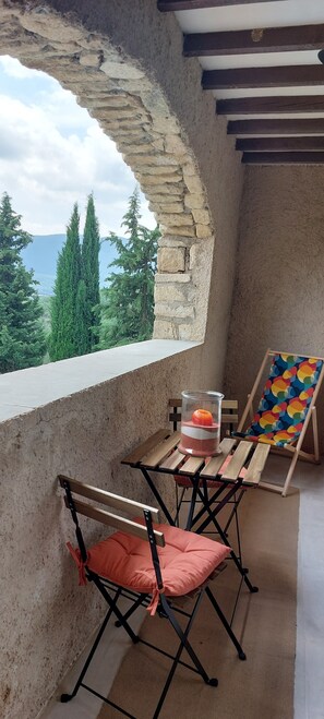 Outdoor dining - "LE COSY LUBERON" - VIENS (Viens)