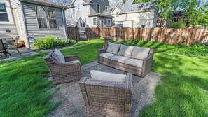 Terrace/patio - Cozy W Front Porch DT Libertyville near Naval Base (Libertyville)