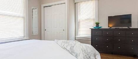 3 bedrooms, desk, iron/ironing board, travel cot