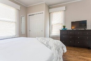 3 bedrooms, desk, iron/ironing board, travel cot