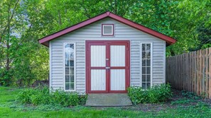 Exterior - Cozy W Front Porch DT Libertyville near Naval Base (Libertyville)