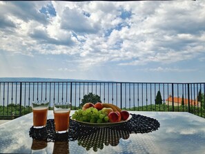 Outdoor dining - Holiday Home Omindula (Jesenice)