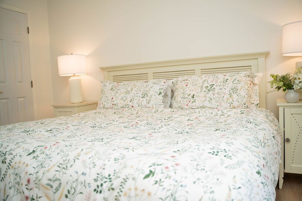 Harbor Shady Acre Cottage Next to Nature Preserve and Minutes From Downtown HS Harbor Springs