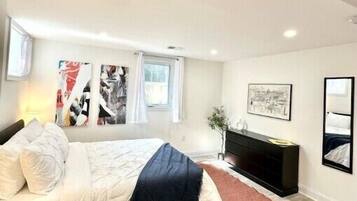 1 bedroom, in-room safe, iron/ironing board, free WiFi
