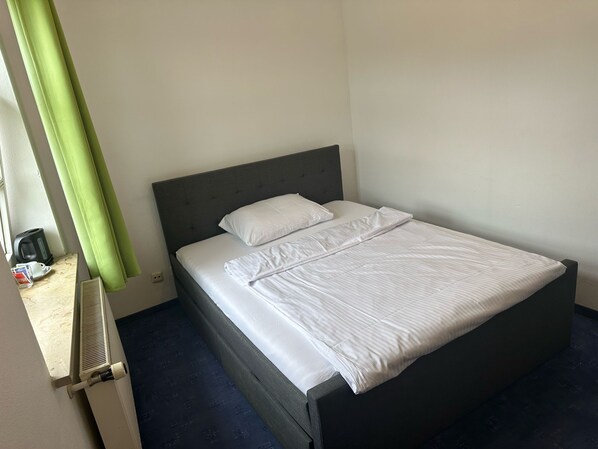 Standaard tweepersoonskamer | Luxe beddengoed, een strijkplank/strijkijzer, gratis wifi, beddengoed
