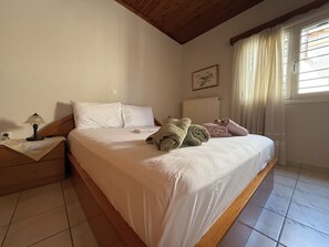 3 bedrooms, iron/ironing board, WiFi, bed sheets - Andrea's House 
 (Valira)