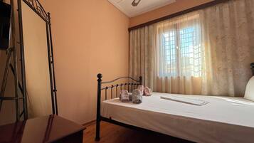 3 chambres, fer et planche à repasser, Wi-Fi, draps fournis