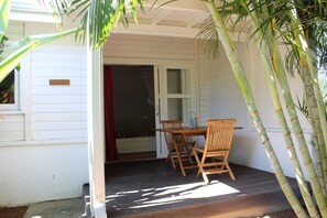 Outdoor dining - Cottage 2/3 People. Terraces, swimingpool and beach (Le Vauclin)