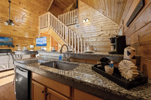 Lux Getaway - 360 Deck-GameRoom-HotTub-FirePit