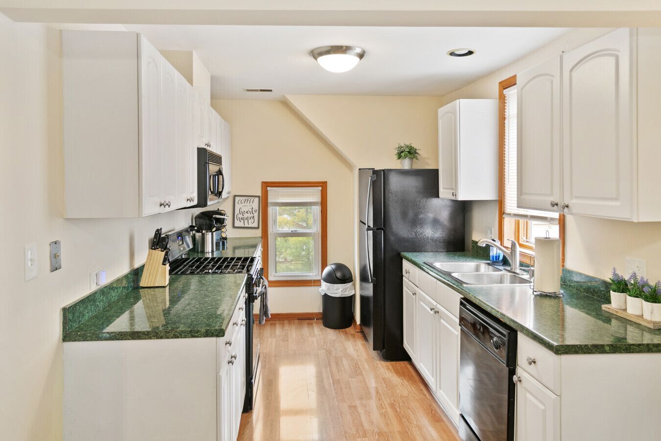 Coffee/tea maker, fridge, microwave, oven