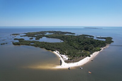 Tropical Island Estate! Cedar Key! Island Hopping Kayak Fish Beach OLD FLORIDA!