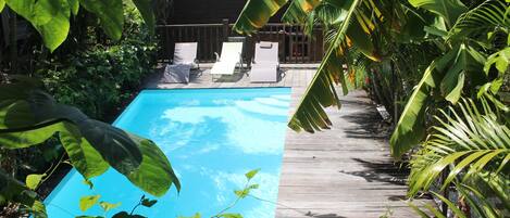 حمّام سباحة خارجي